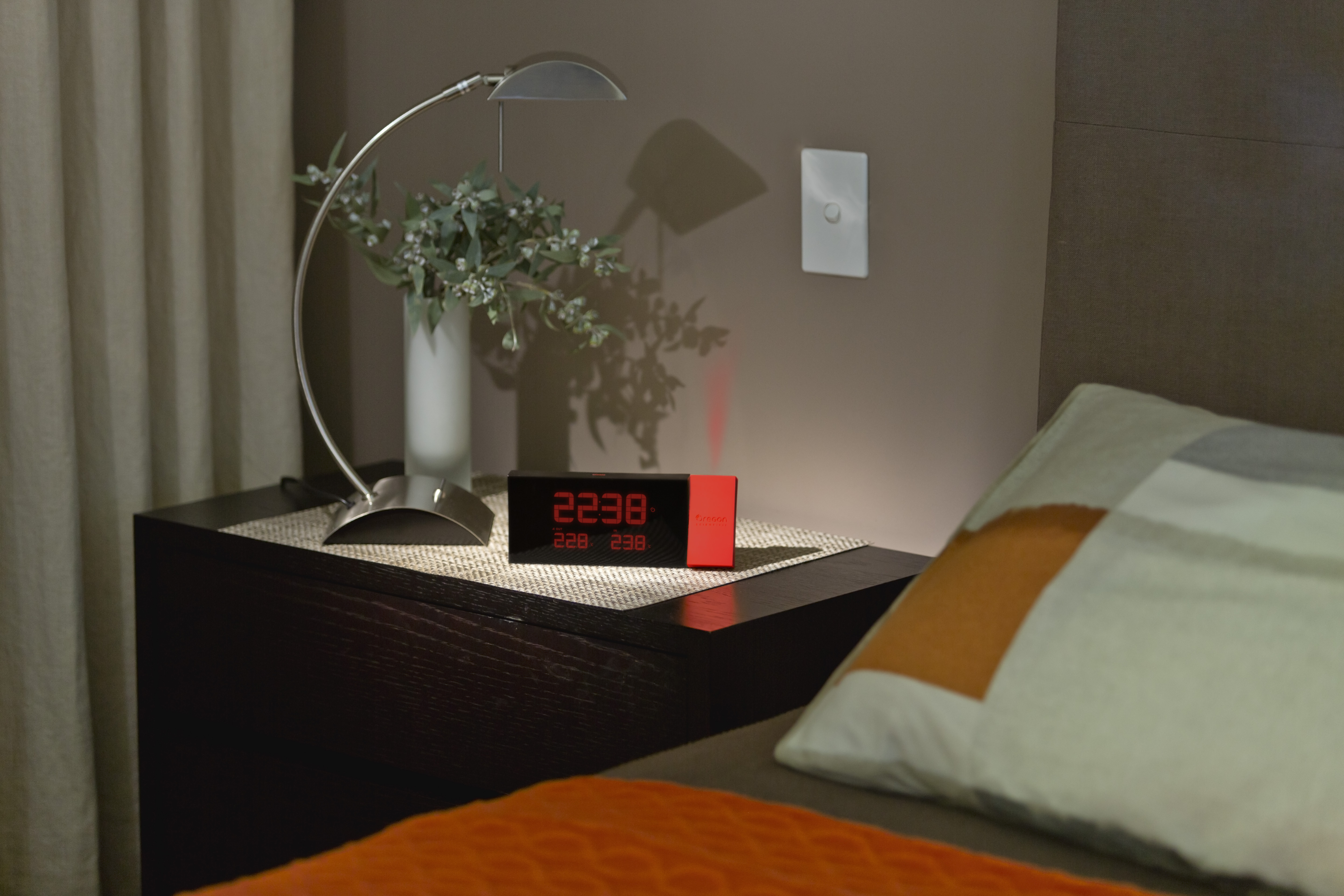 RMR221P_red_lifestyle01.jpg