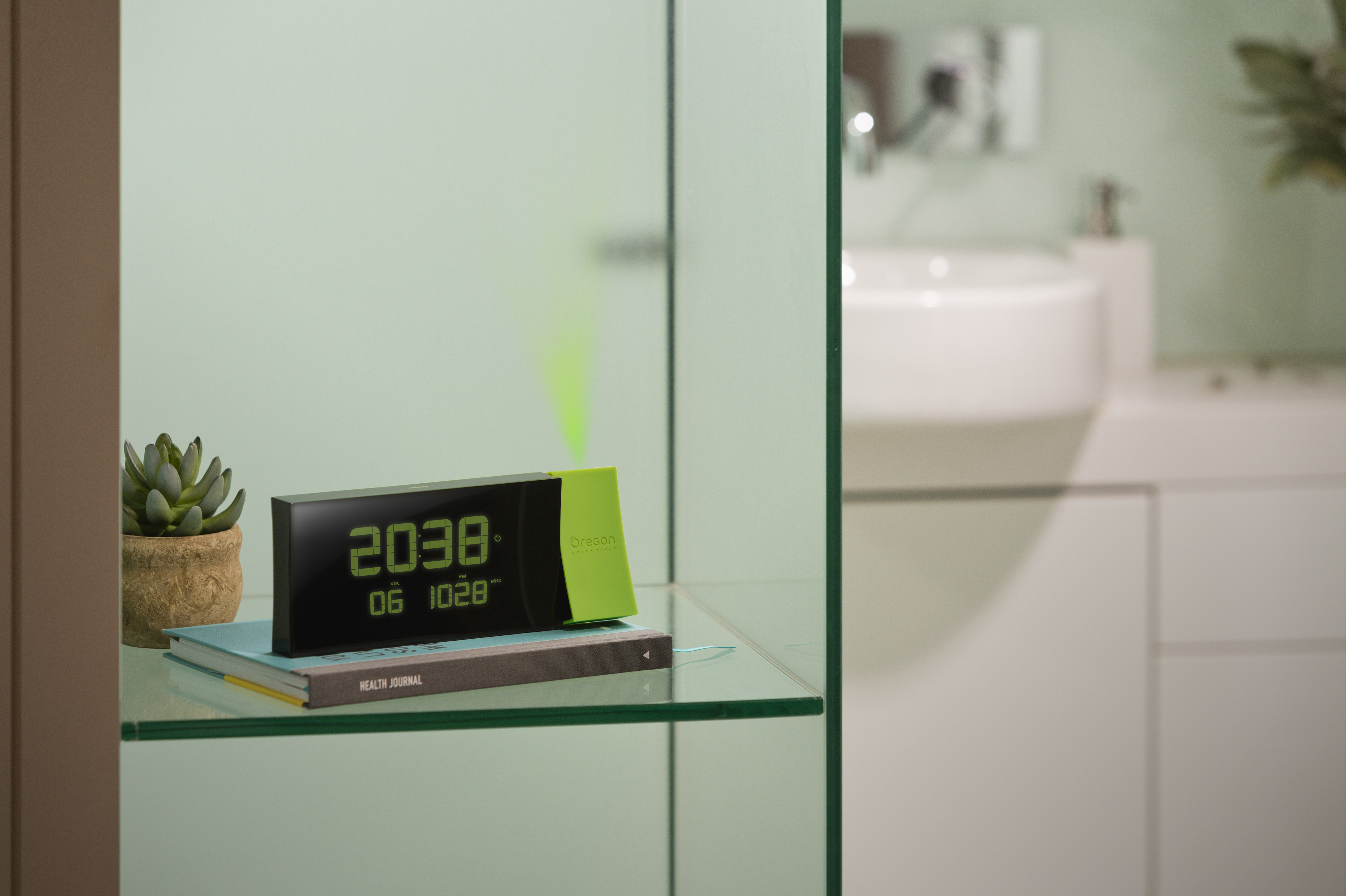 RRM222P_Green_lifestyle02.jpg